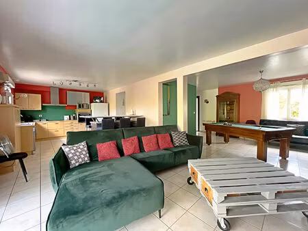 maison d'exception de 179.43m2  5 chambres avec piscine  double garage etc.