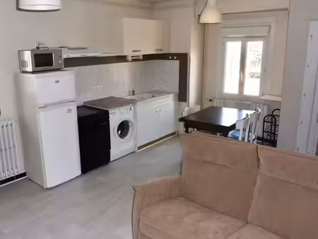 location meublée appartement 2 pièces 32 m² à viry (39360)  540 €