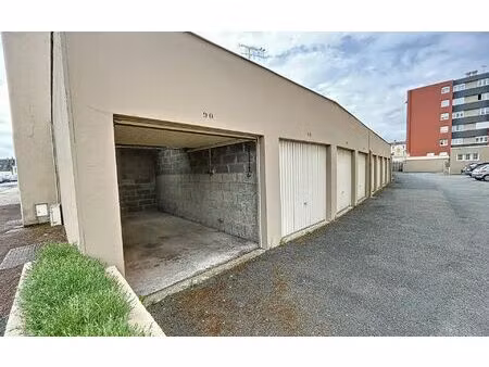 location stationnement  m² t- à la ferté-bernard  90 €