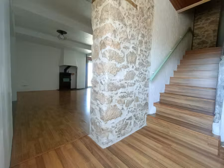 les epesses même  maison de bourg de 140 m2 habitables  5 ch