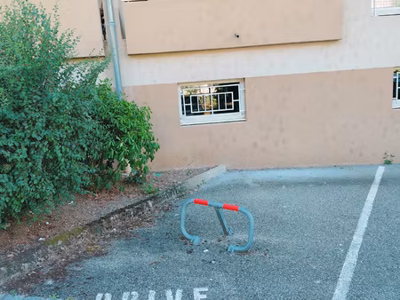 vals-les-bains - place de parking