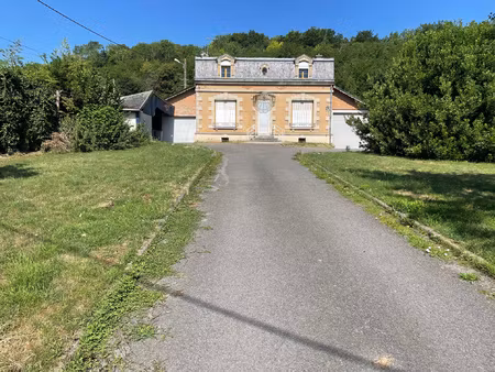 à louer maison à usage commercial ou professionnel empla