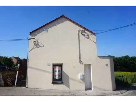 compromis signe-maison 2 chambres jardinet entierement remis