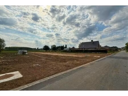 twee uitzonderlijke villapercelen te koop in stekene