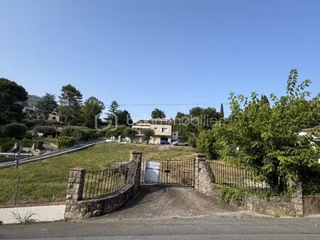 terrain de 913 m² à auribeau-sur-siagne