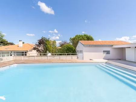 vente maison 8 pièces 185 m² à saint-genès-de-blaye (33390)  265 500 €