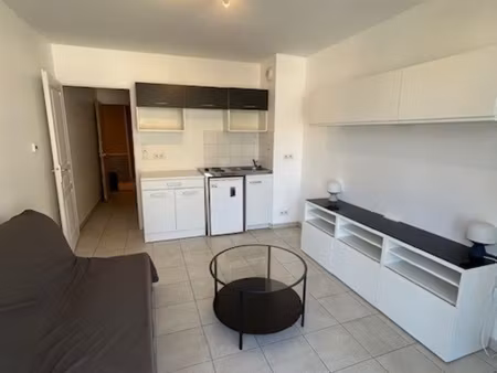 nice location studio meuble