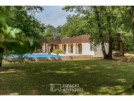 villa moderniste et piscine dans un écrin arboré - montélier campagne