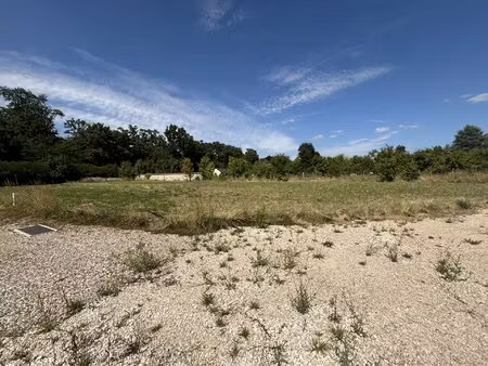terrain constructible 647 m²