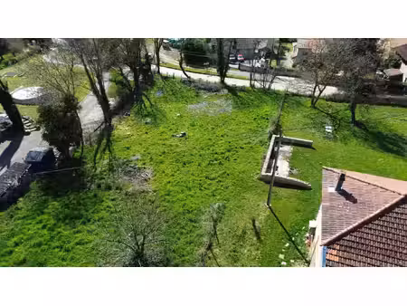 terrain constructible de 1035m2 non viabilisé