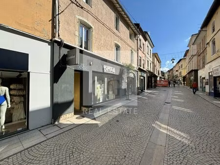 location commerce 233 m² à bourgoin-jallieu (38300)
