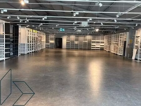 location commerce 740 m² à vannes (56000)