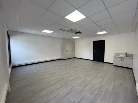location commerce 30 m² à saint-jean-le-vieux (64220)