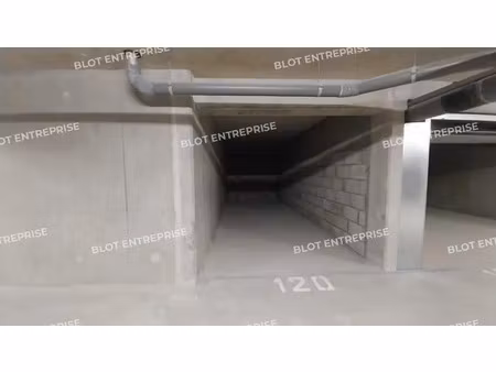 a louer - bureaux bruts de beton - saint-malo - 112 m²