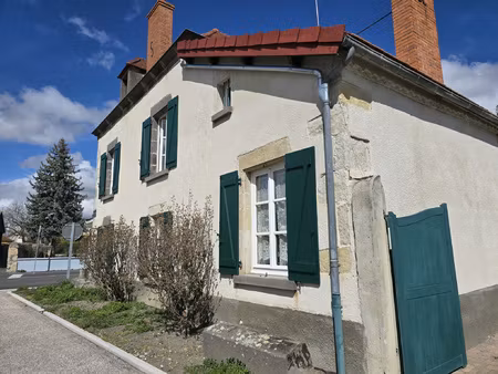 maison de 140 m2 située a effiat