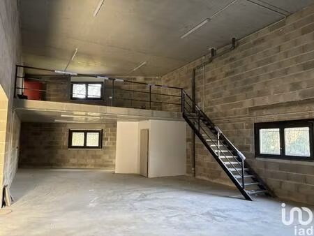 location local d'activités 143 m²