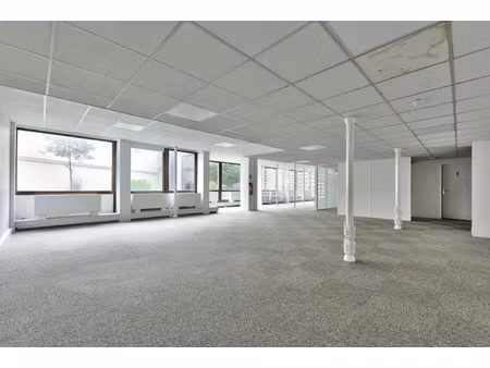 location locaux professionnels 1003 m² à saint-cloud (92210)  19 225 €