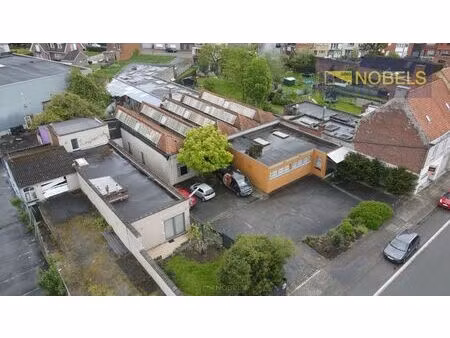 a vendre  terrain polyvalent de 2 497 m² avec accès par d...