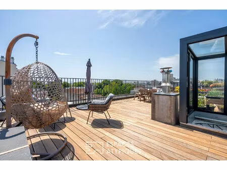 dernier étage avec rooftop et vue époustouflante