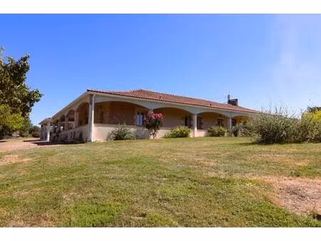 magnifique propriété à 12 km de montauban ideal projet professionnel et saisonnier