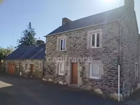 maison en pierres 3 pièces entre carhaix et rostrenen plain pied 92 m2 dont combles aménag