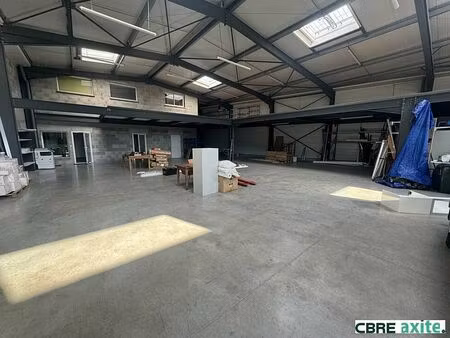 location local d'activités coublevie 796 m²