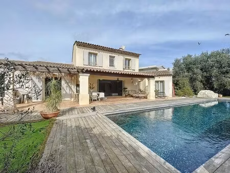 villa de luxe à vendre dans le quartier la constance-le puy