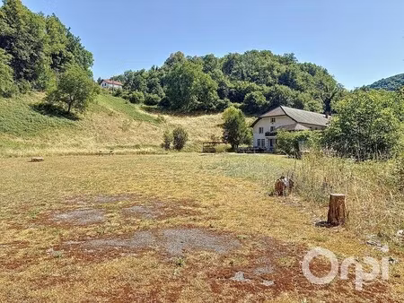 maison de luxe à vendre à ceignes