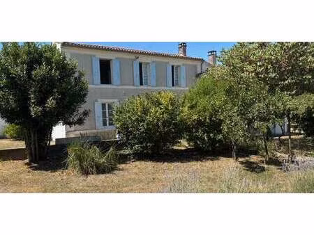 maison avec jardin bords (17)