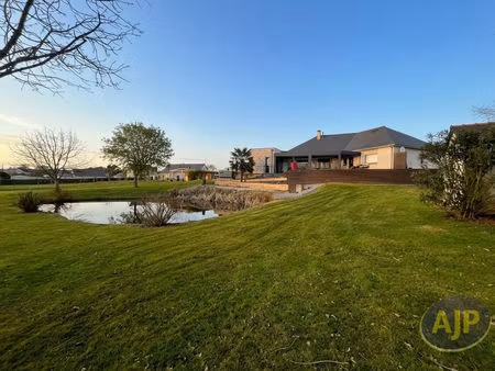 contemporaine de plain-pied de 185 m² avec piscine ? saint-georges-sur-loire