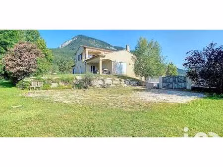 maison contemporaine avec jardin et terrasse saint-andré-les-alpes (04)