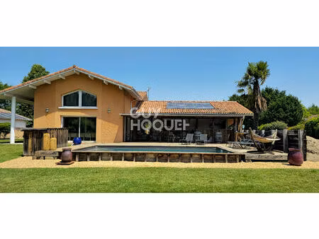 demeure moderne  proche du lac  6 chambres  piscine  garage  pas de travaux