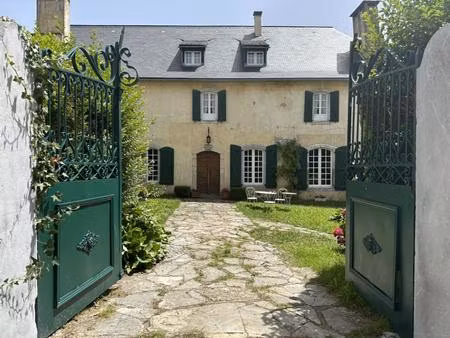 vallee d'aspe - magnifique maison du xviii eme siecle en pierres avec vue extraordinaire s