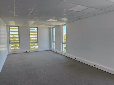 location bureau 235 m² à tours (37100)
