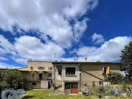 ensemble immobilier de 245 m² habitables sur 2 ha -