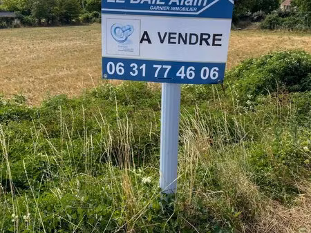 a vendre terrain constructible viabilisé de 704 m2 - lot 2