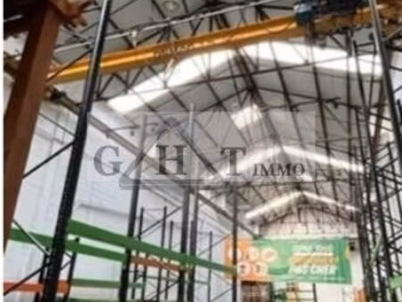 location local commercial