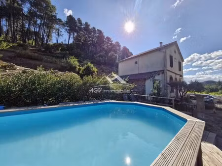 située à portes  maison de 170 m² avec 5 chambres sur environ 2000 m² de terrain