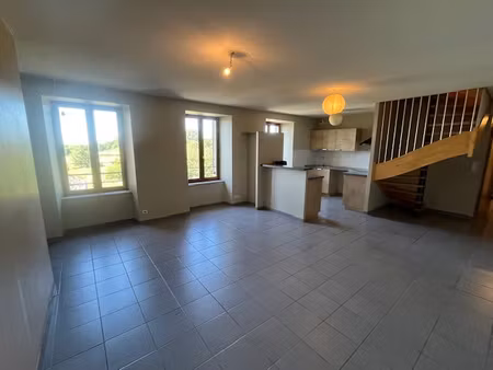 t5 de 120 m2 en duplex à 15 minutes de laguiole