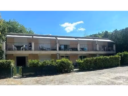 castellane village - maison de 198 m2 divisée en 6 logements avec parkings