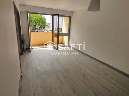 appartement t4 avec deux chambres  cuisine semi-équipée et cave