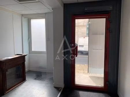 location locaux professionnels 90 m² à chalais (16210)  570 €