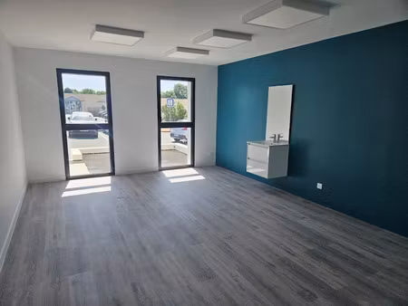location locaux professionnels 115 m² à saint-georges-des-coteaux (17810)  650 €
