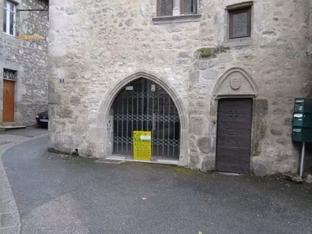 location local commercial ussel 19200