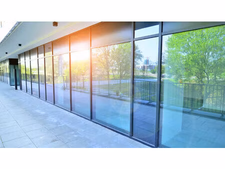 location local commercial