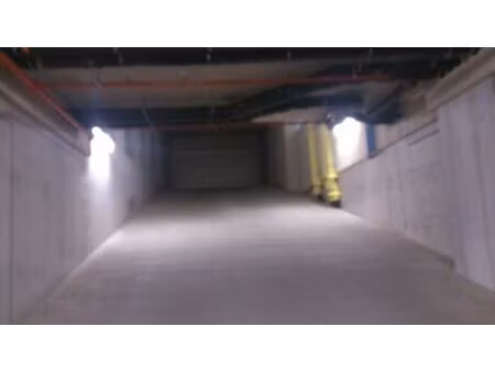 garage  récent  bâtiment clôturé  centre  ouvre automat.