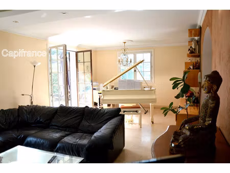 maison familiale à vendre à grignon — 6 chambres  piscine et grand terrain