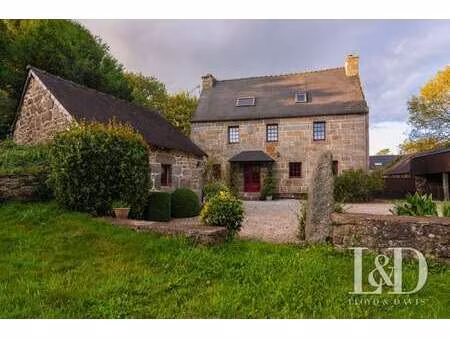 vente demeure d'exception à kergrist-moëlou (22110) : à vendre / 176m² kergrist-moëlou