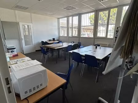 location locaux professionnels 173 m² à istres (13800)  1 500 €