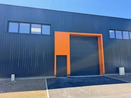 andrézieux bouthéon - a louer dépôt et bureaux neufs de 198